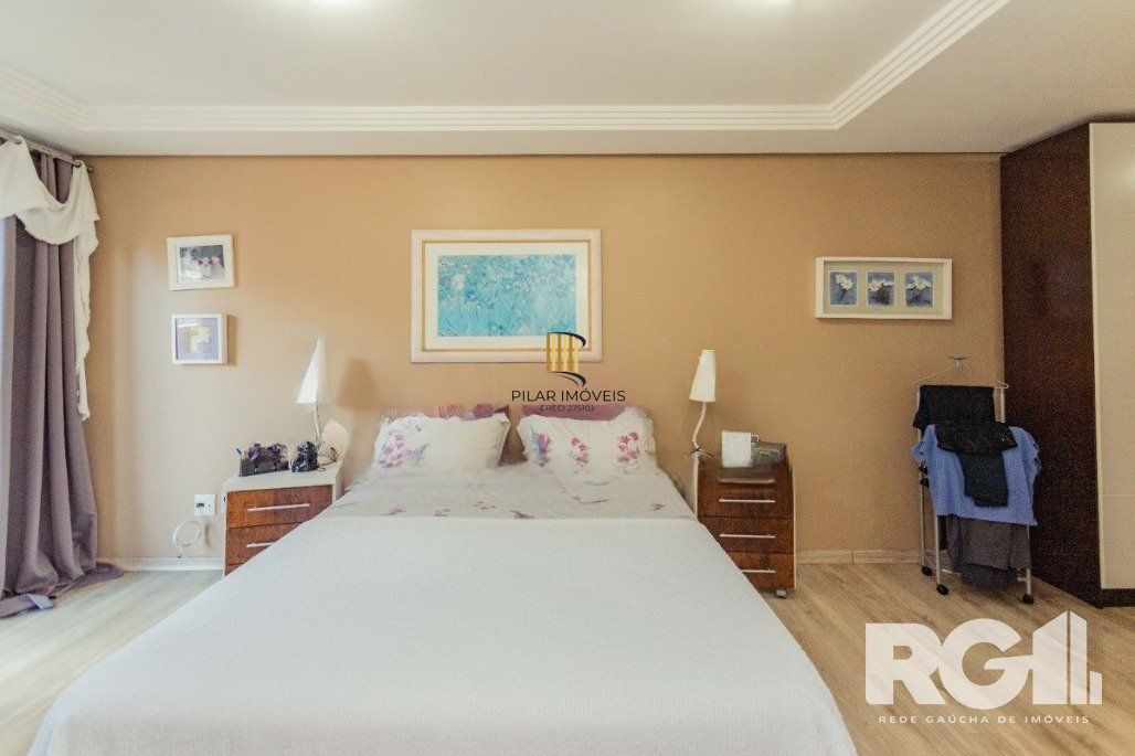 Casa de Condomínio 5 dormitórios no bairro Sarandi