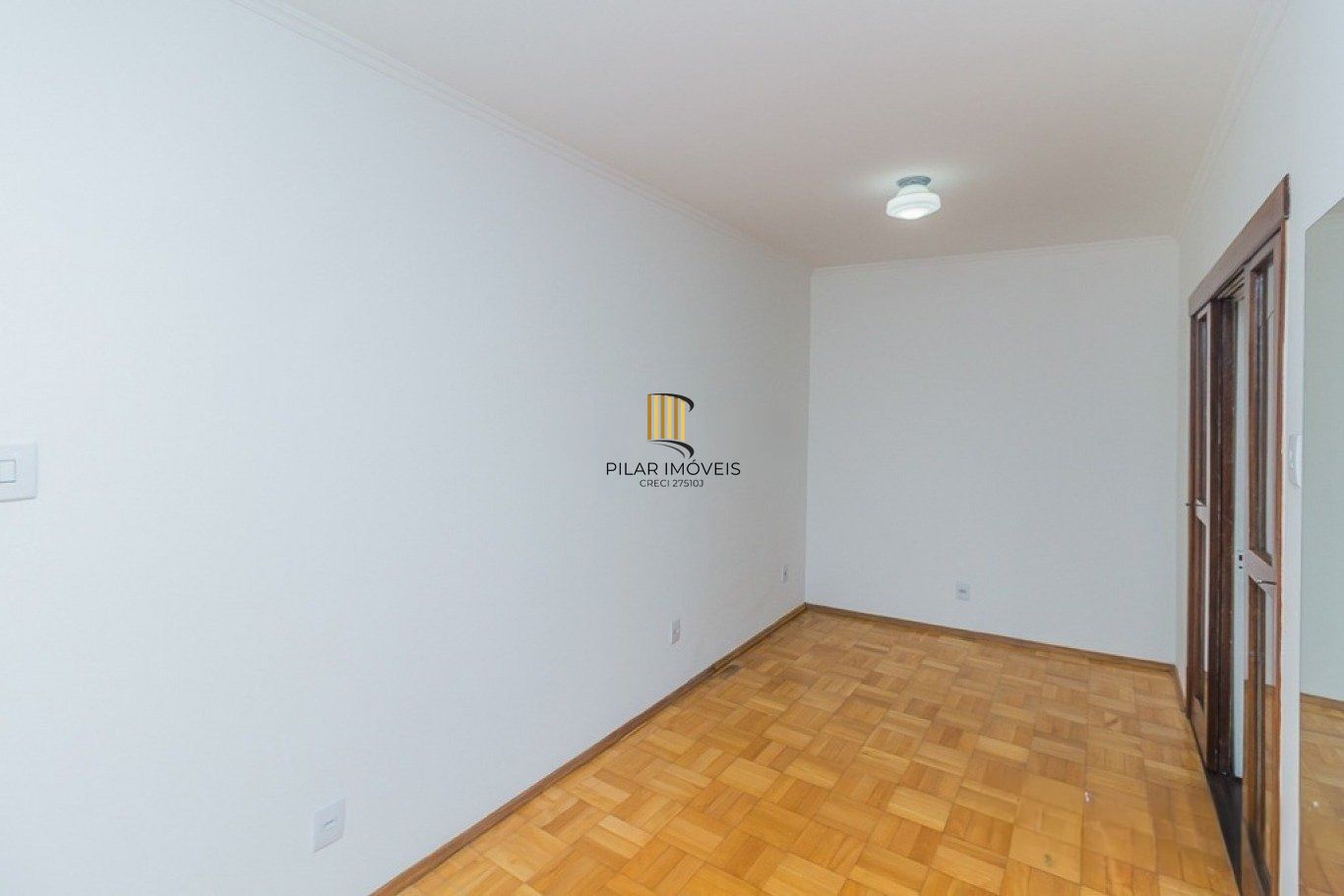 Casa térrea com 3 dormitórios, suíte e 2 vagas,