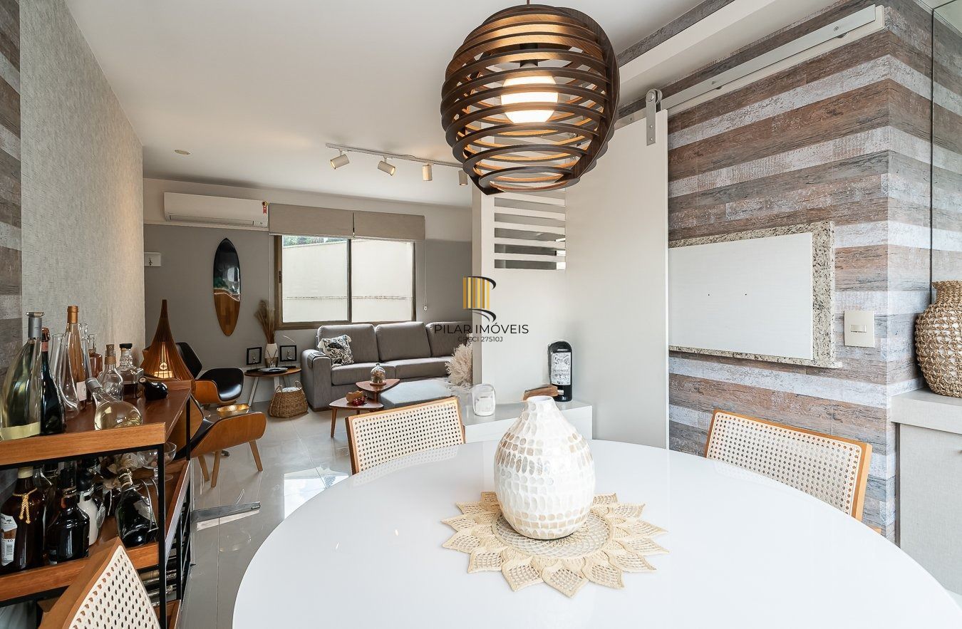 Apartamento de 3 dormitórios com 1 suíte, semimobiliado.