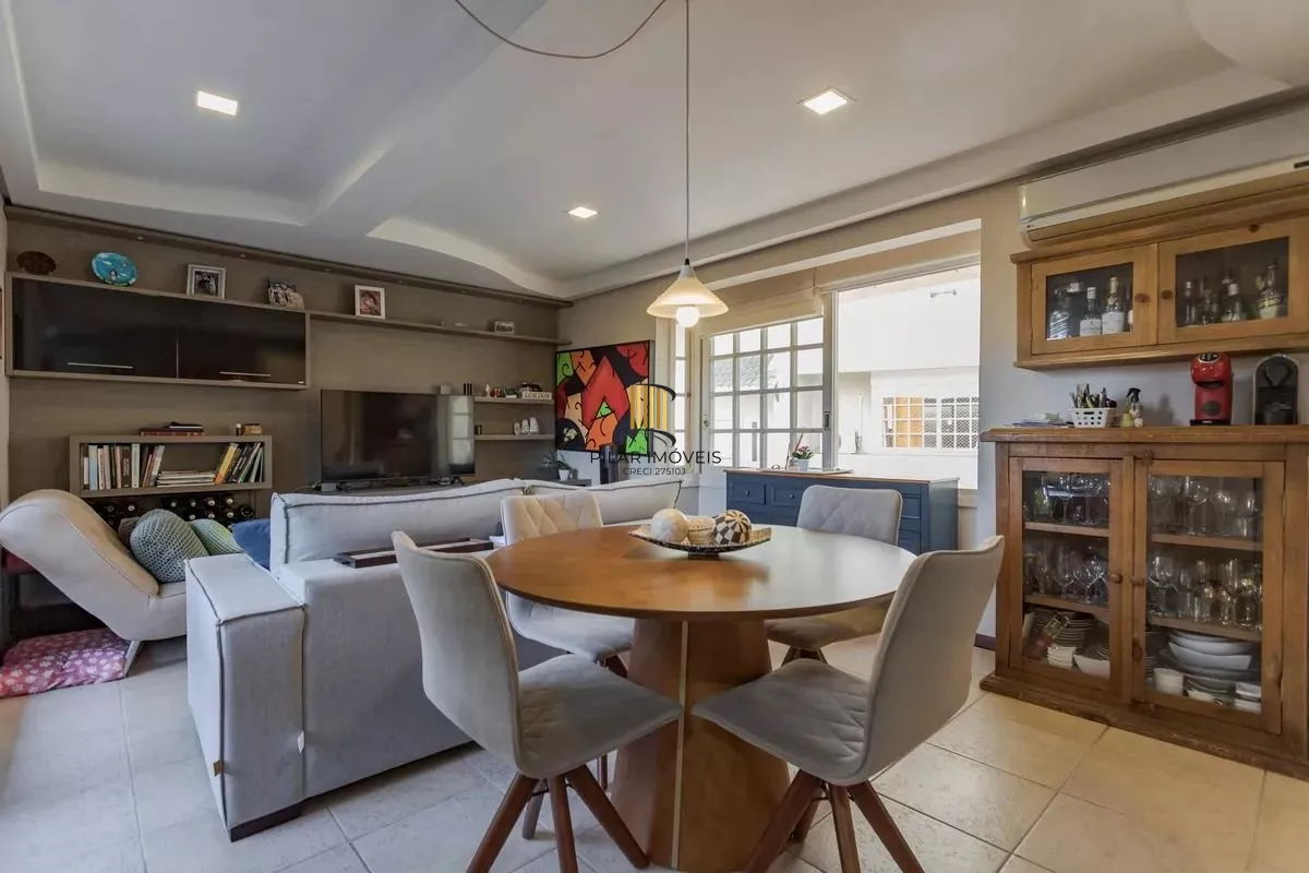 Casa em condomínio com 3 dormitórios, suíte e 2 vagas