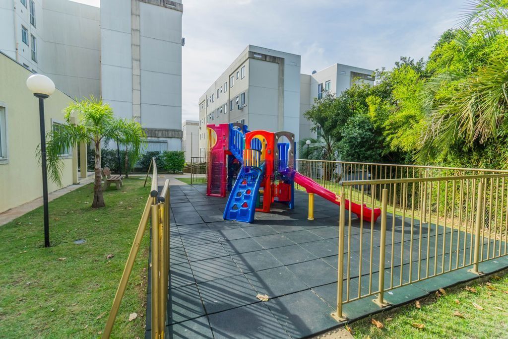 Apartamento com 2 dormitórios e vaga no Morro Santana