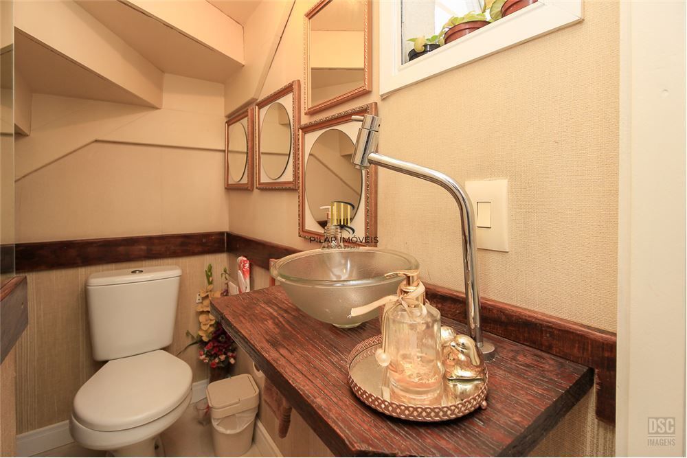 Casa em condomínio com 3 dormitórios e pátio – São Sebastião