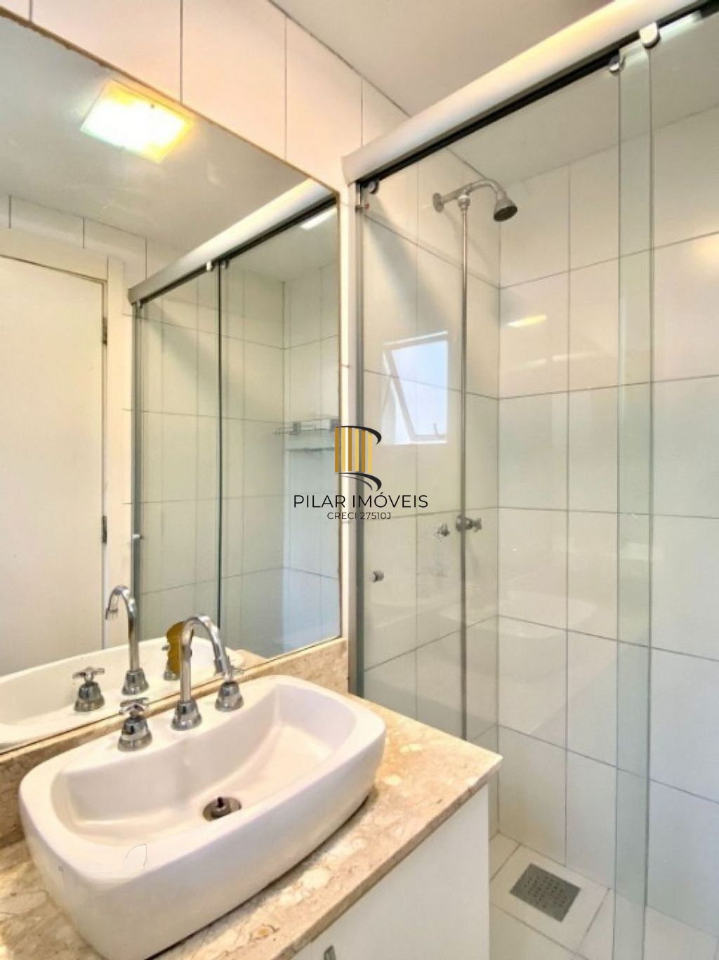 Apartamento com3 dormitórios,1 suíte, semi mobiliado e com vaga