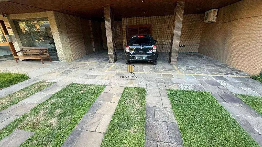 Cobertura com 4 dormitórios, 2 suítes, lavabo e 3 vagas de garagem.