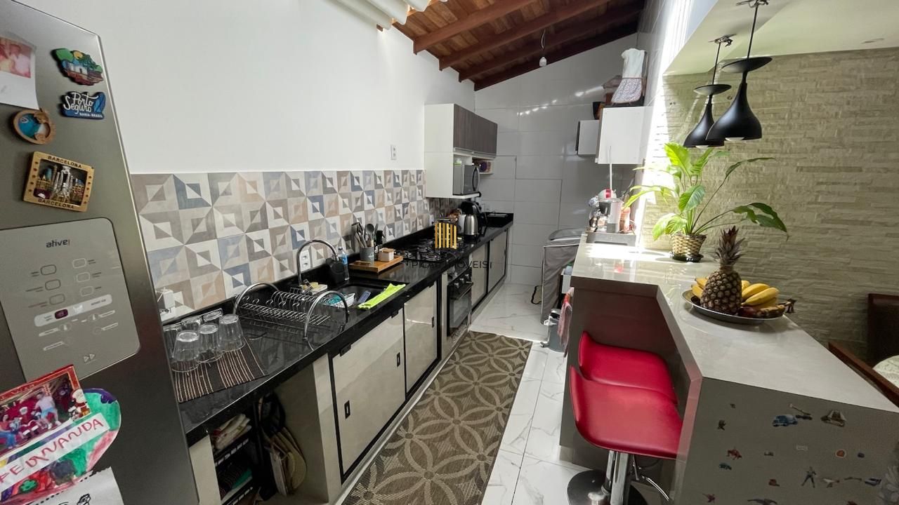 Casa com 3 dormitórios no bairro Humaitá