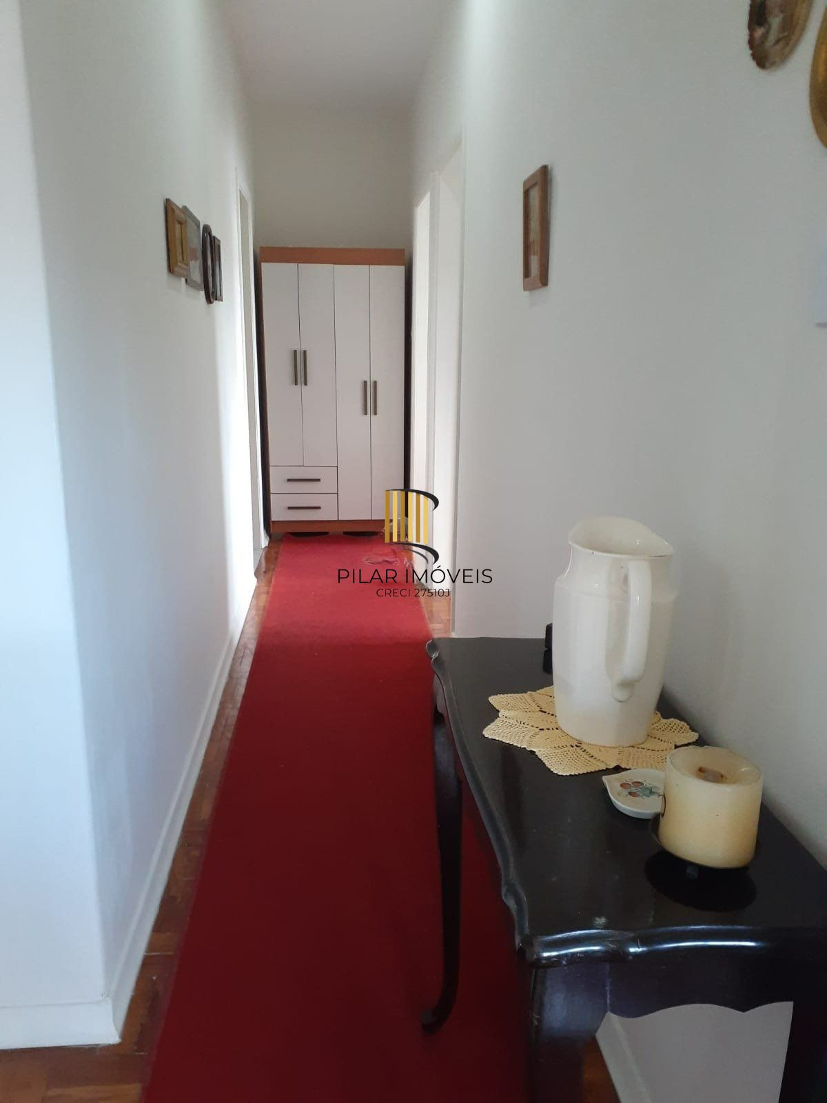 Apartamento com 3 dormitórios, living 2 ambientes, banheiro social, total de 109,57m² privativos, cozinha e área de serviço separadas.