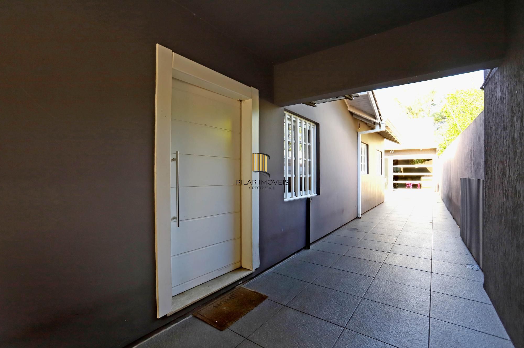 Casa mobiliada com suíte, patio e espaço gourmet completo