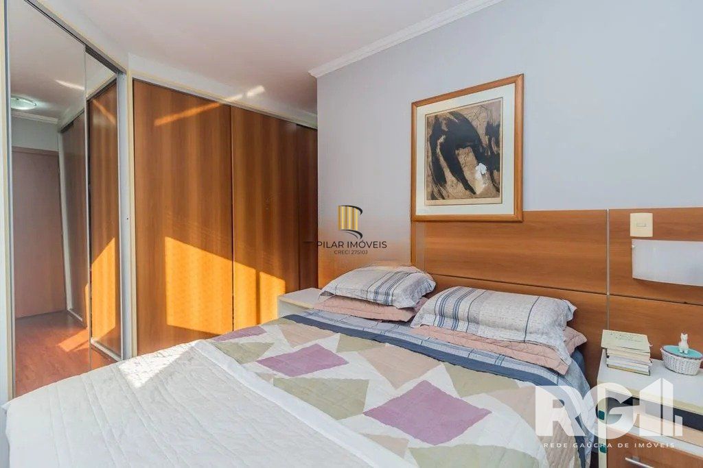 Apartamento com 94m², 3 quartos, 1 suíte, 2 vagas, no bairro Cristo Redentor em Porto Alegre..