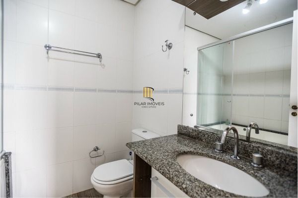 Apartamento reformado 3 dormitórios com vista aberta no Mont Serrat