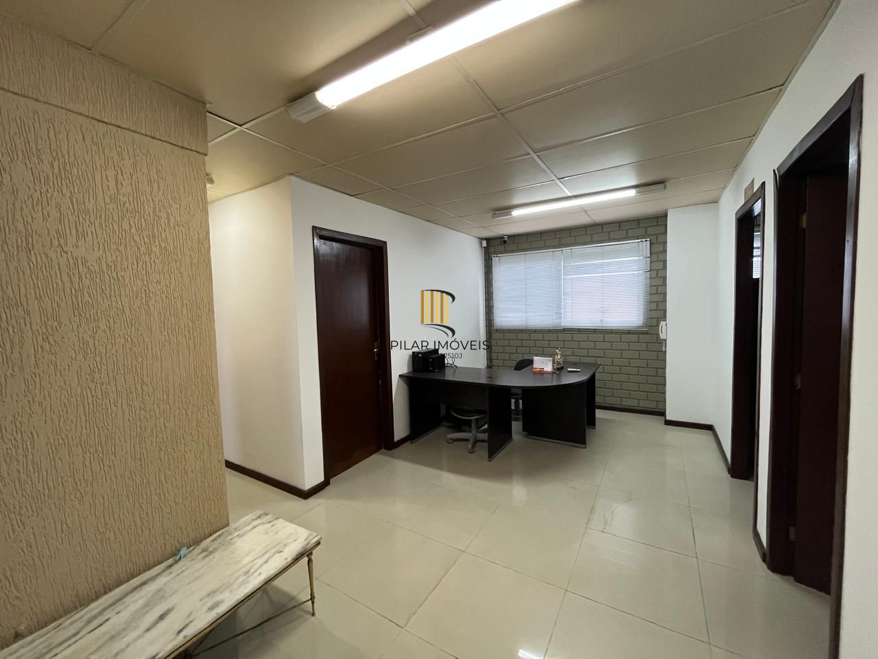Prédio Comercial à venda com 5 salas, 400m², 6 vagas, Rua Laudelino Freire no bairro Sarandi em Porto Alegre