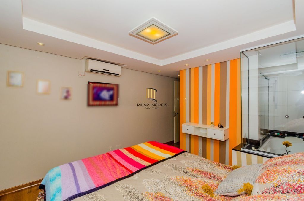 Casa em Condomínio 4 Dormitórios com Suíte no Lindoia - Porto Alegre