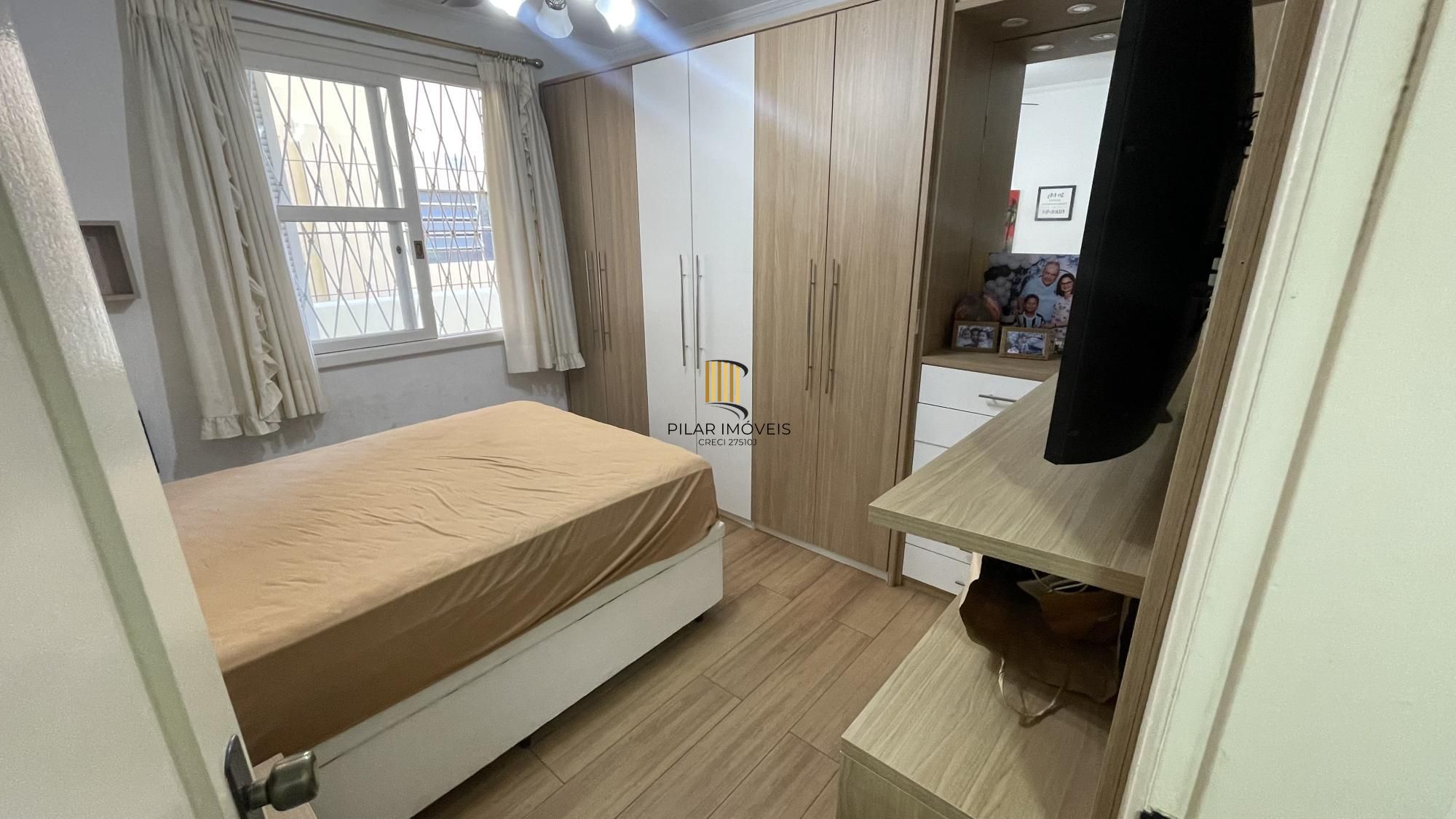 Casa térrea com 2 suítes com amplo pátio,