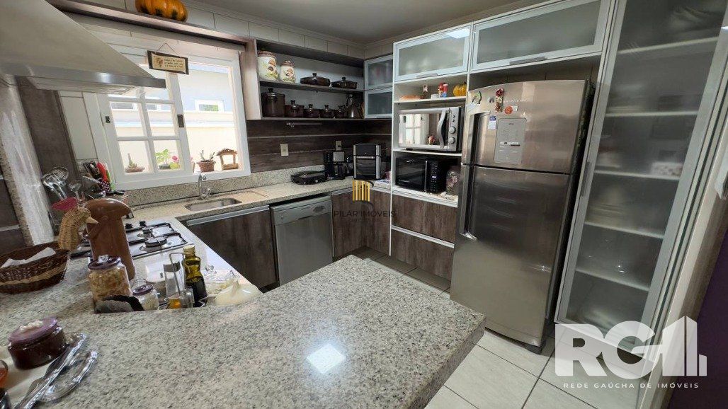 Casa de Condomínio 5 dormitórios no bairro Sarandi