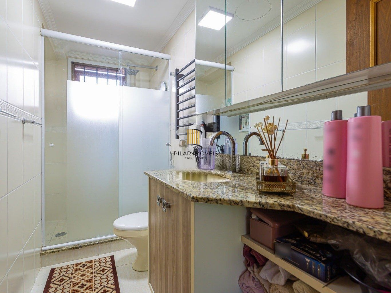 Apartamento Mobiliado, 3 dormitórios e 2 vagas no Bairro Vila Ipiranga