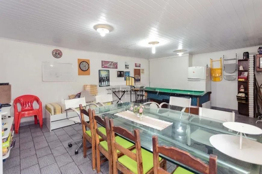 Casa térrea  com 200m² privativos, 3 quartos, Rua Sylvio Sanson - Sarandi