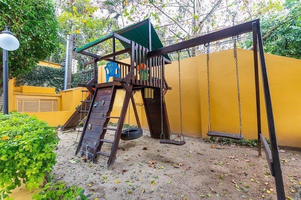 Casa em condomínio com 4 quartos, 2 suítes e 2 vagas à - Jardim Sabara