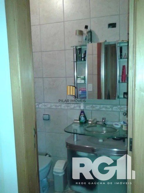 Excelente casa  3 dorm, 122m² privativos, amplo pátio com piscina nos fundos,  Rua Doutor João César Krieger
