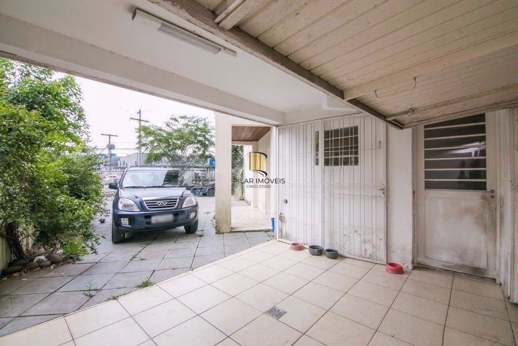 Casa de esquina com 6 dormitórios, 430m², piscina, 4 vagas