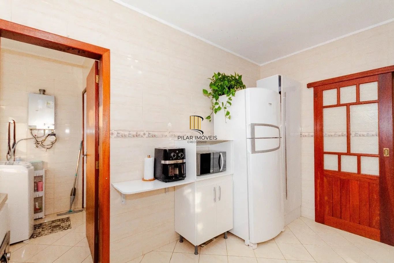 Ótima cobertura, 2 dormitórios e 1 dependência de empregada e 1 vaga coberta.