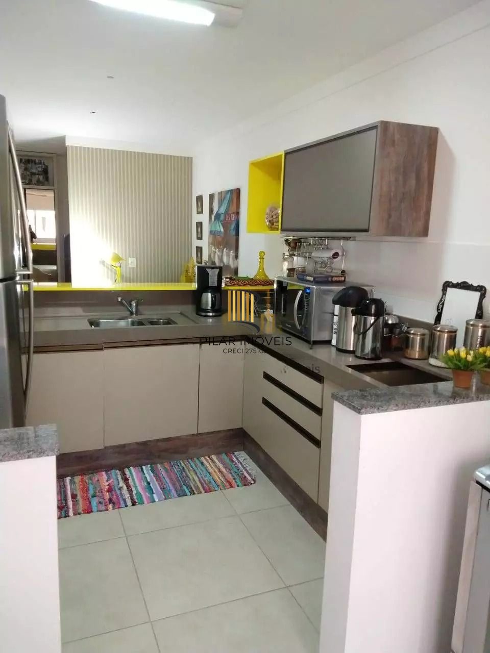 Apartamento com 3 dormitórios, suíte e churrasqueira.