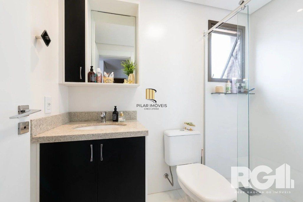 Apartamento de 3 dormitórios com suíte e churrasqueira, lavabo e 2 vagas de garagem.