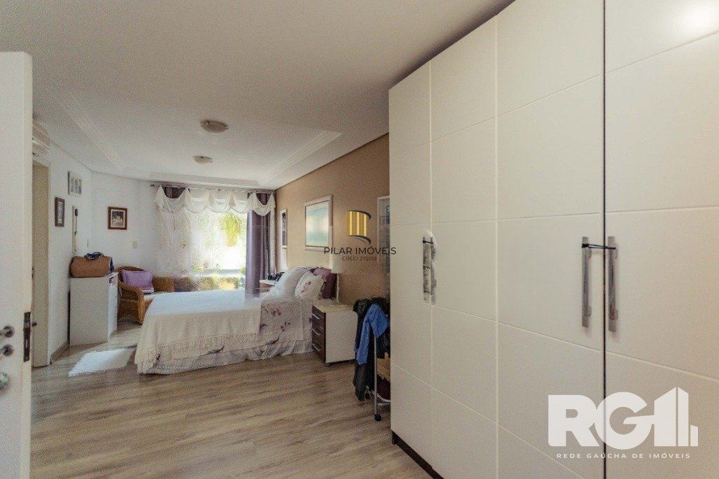 Casa de Condomínio 5 dormitórios no bairro Sarandi