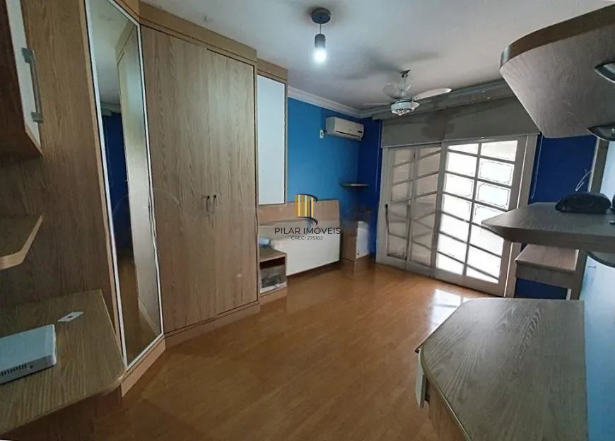 Sobrado com 3 suítes, pátio com piscina e salão de festas