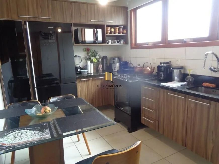 Sobrado com 3 dormitórios, terraço e espaço gourmet no São Sebastião – POA