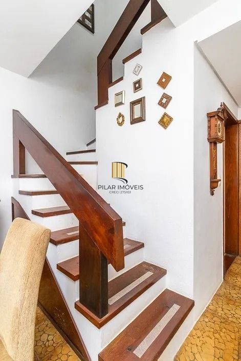 Cobertura de 3 dormitórios, sendo 1 suíte, e 2 vagas no bairro Santa Cecilia.