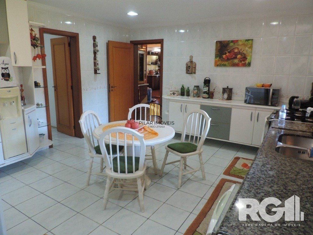 Casa 4 dormitórios no bairro Parque Santa Fé