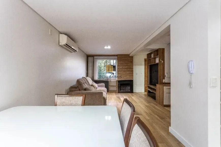 Casa em condomínio com 3 dormitórios, suíte e pátio amplo – 147m²