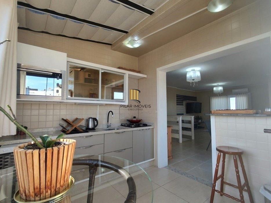 Cobertura com elevador, 3 dormitórios, suíte e 3 vagas.