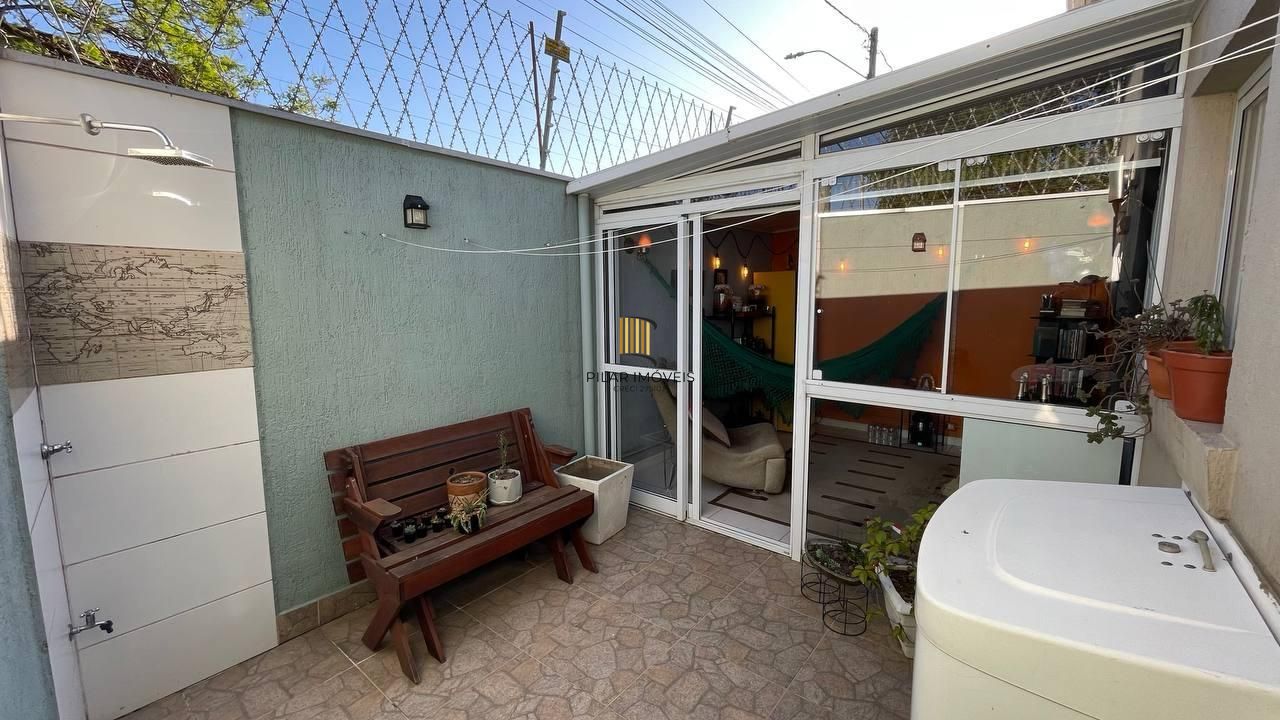 Sobrado em condomínio no Jardim Lindóia com pátio e suíte