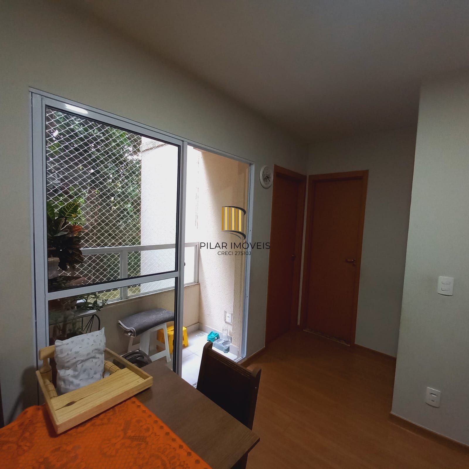 Apartamento 2 Dormitórios, sacada com churrasquieira, 1 vaga  Portaria 24h