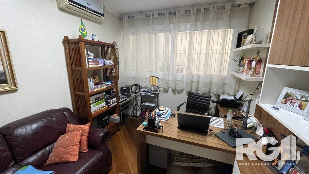 Casa 4 dormitórios no bairro Vila Ipiranga