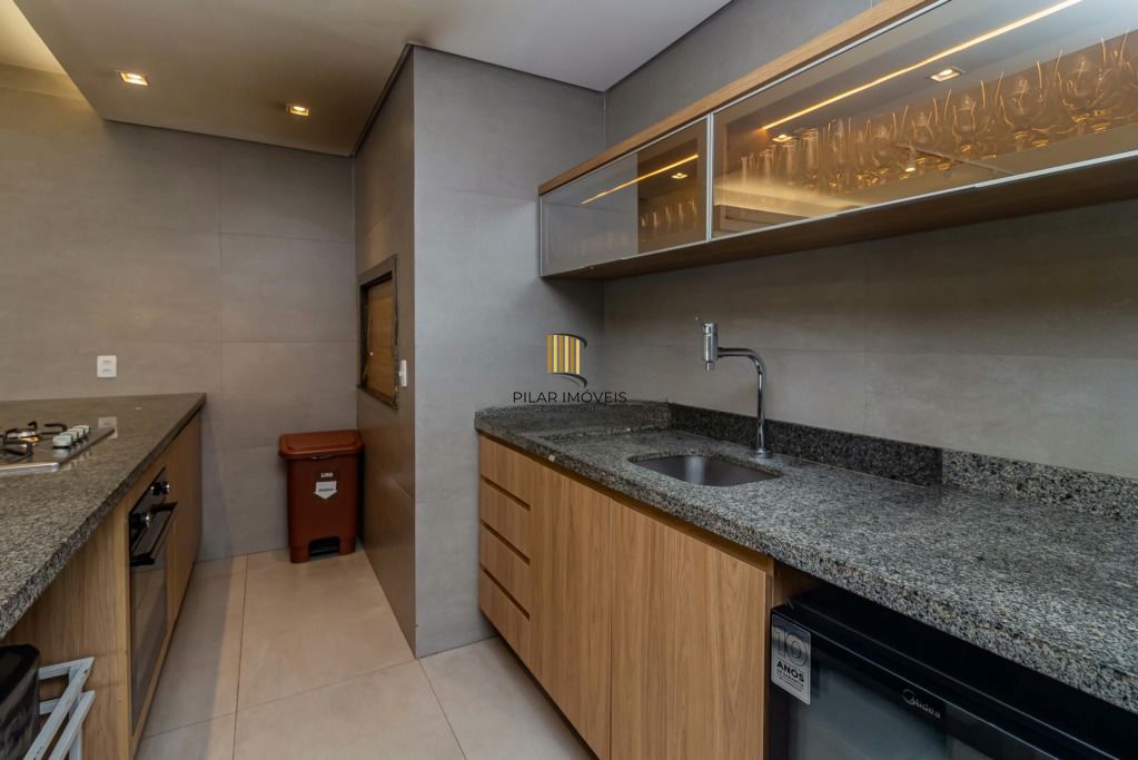 Apartamento 3 Dormitórios com Suíte, Sacada e Vaga Coberta