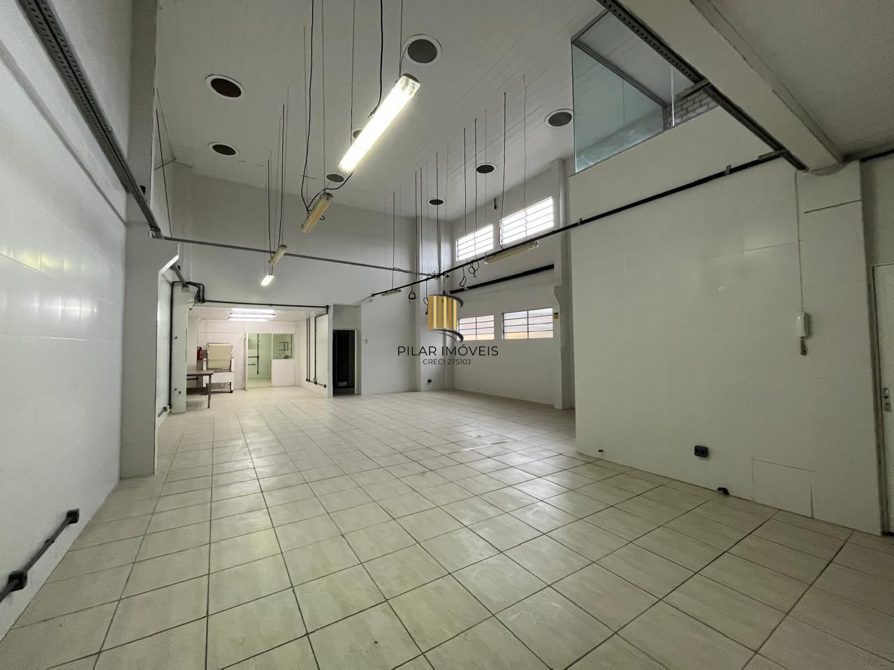 Prédio Comercial à venda com 5 salas, 400m², 6 vagas, Rua Laudelino Freire no bairro Sarandi em Porto Alegre