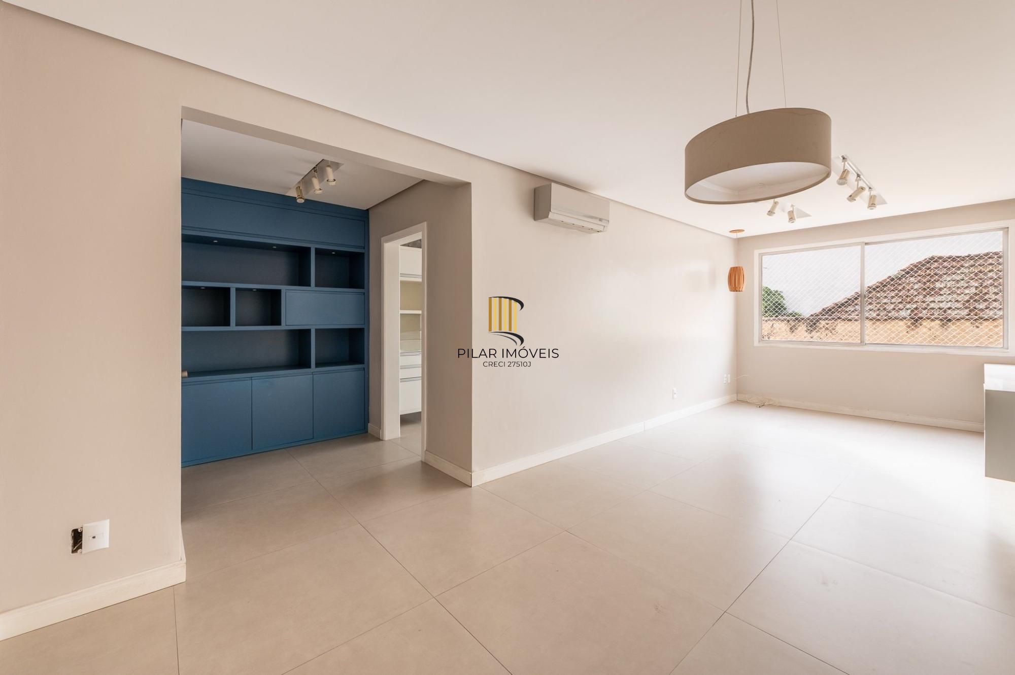 Apartamento 3 dormitórios, suíte, amplo living e vaga coberta.