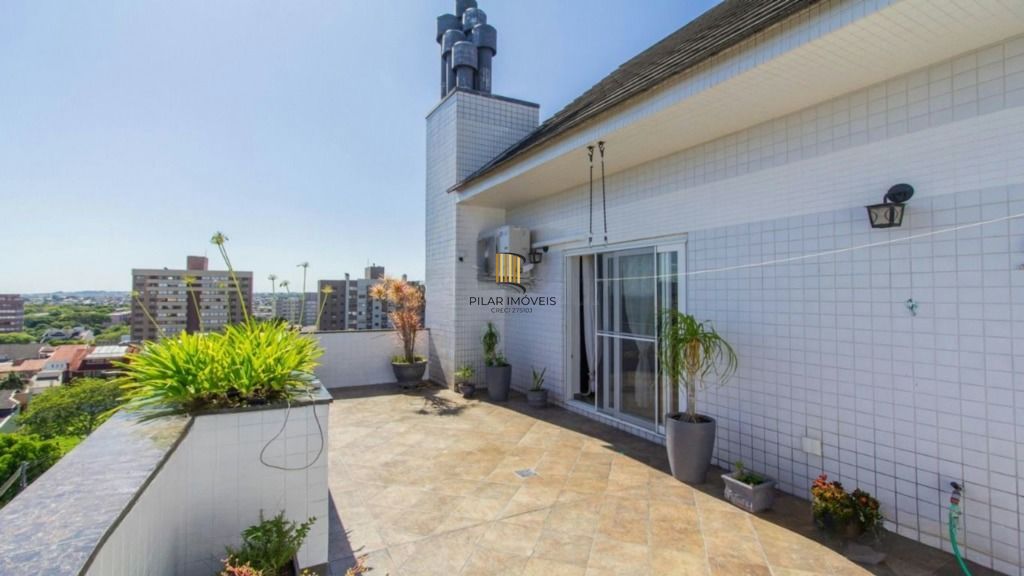 Cobertura mobiliada com piscina e vista 360° no Jardim Planalto – POA