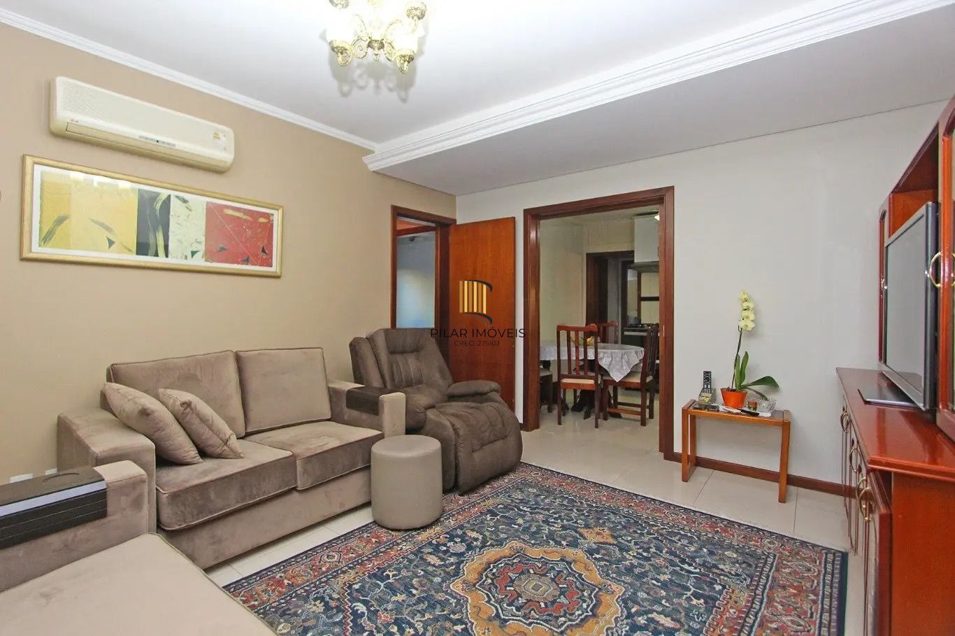 Ampla casa com 5 dormitórios e terraço no Passo da Areia - Pilar Imóveis