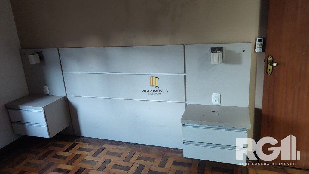 Apartamento a venda com 3 dormitórios, com sacada, de frente. Rua 24 de Outubro Auxiliadora.