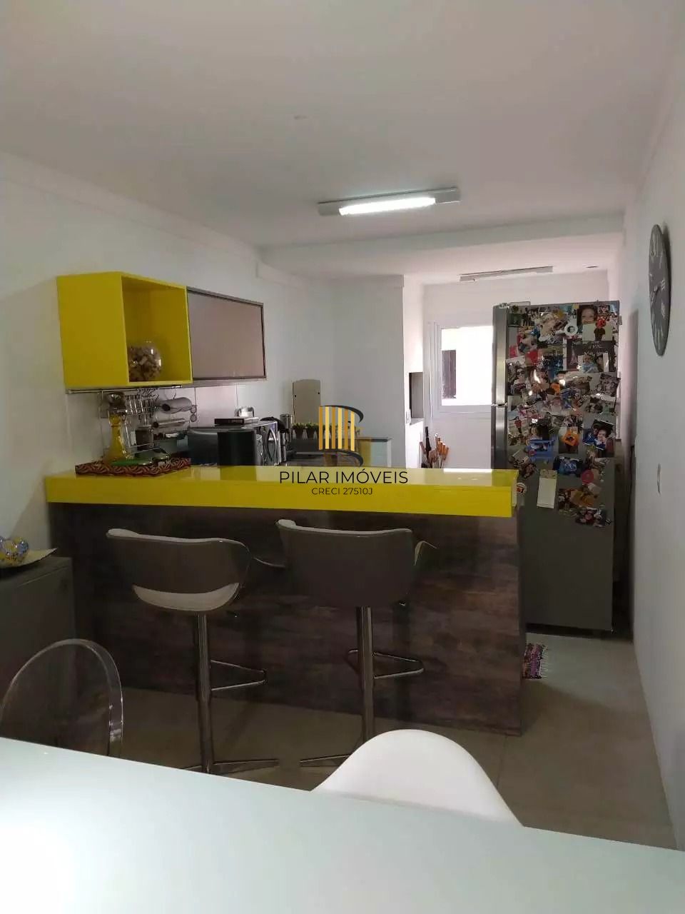 Apartamento com 3 dormitórios, suíte e churrasqueira.