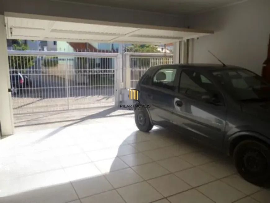 Casa térrea com 3 dormitórios, suíte e 3 vagas.