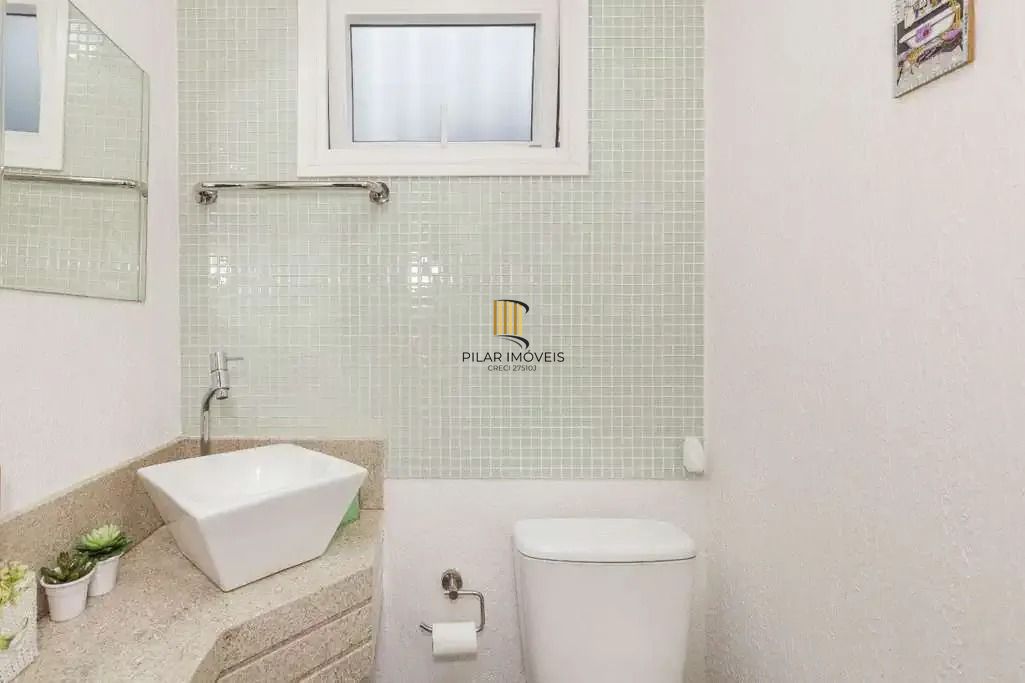 Sobrado com 3 Dormitórios, Suíte e Terraço Panorâmico - Jardim Planalto