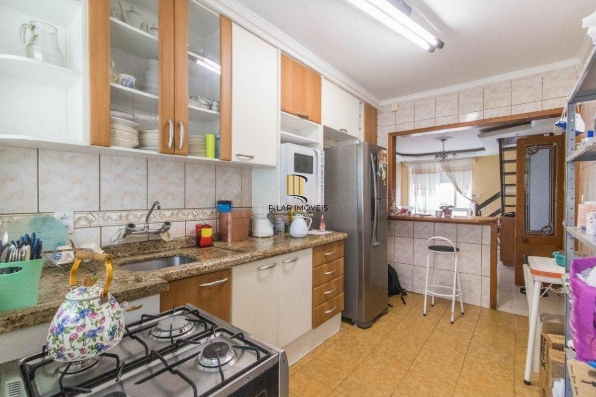 Cobertura ensolarada com 3 quartos, com vista, duas vagas. Cristo Redentor