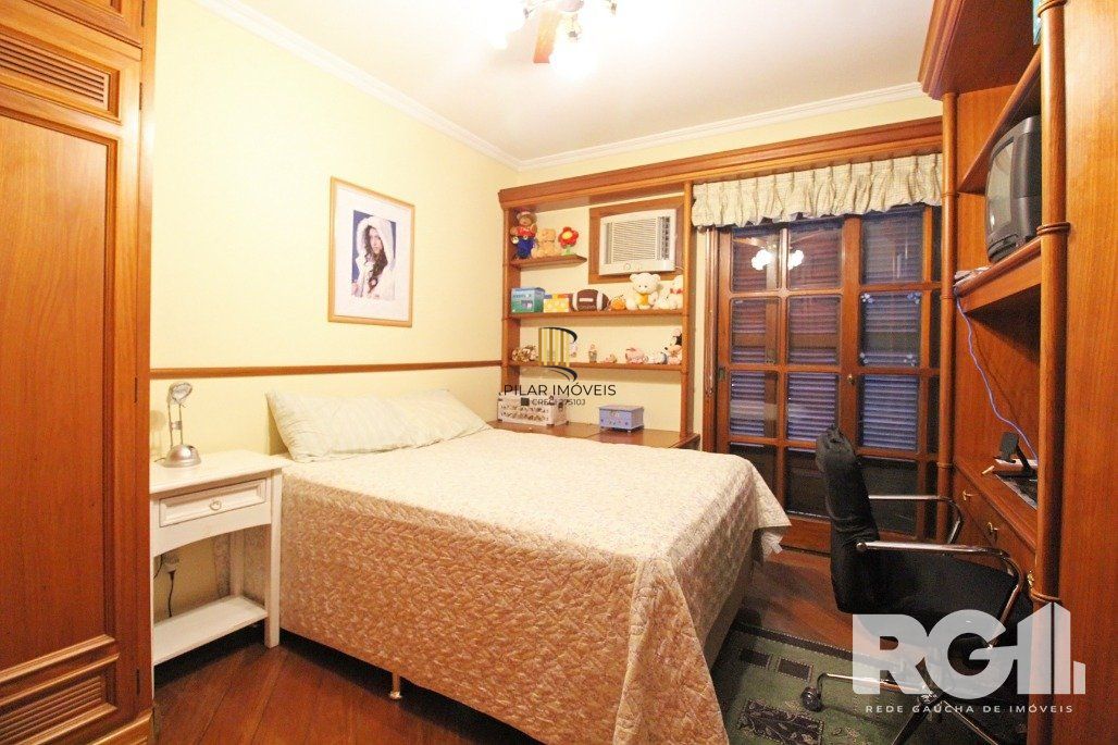 Casa 4 Dormitório(s) Bairro Chácara das Pedras