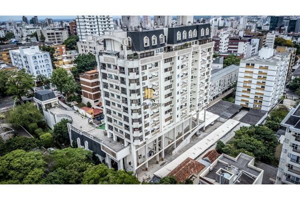 Apartamento reformado 3 dormitórios com vista aberta no Mont Serrat