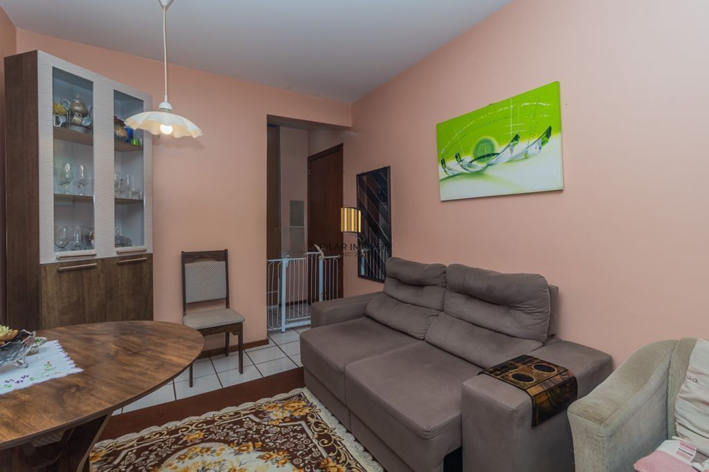 Apartamento iluminado com 2 dormitórios e vaga escriturada