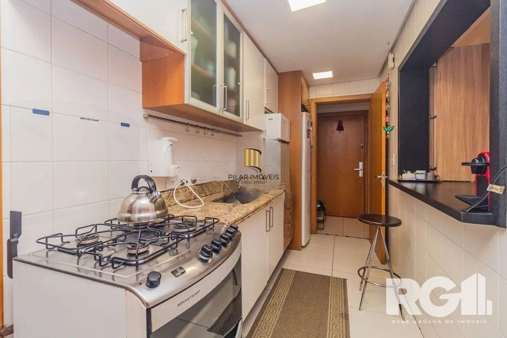 Apartamento com 94m², 3 quartos, 1 suíte, 2 vagas, no bairro Cristo Redentor em Porto Alegre..