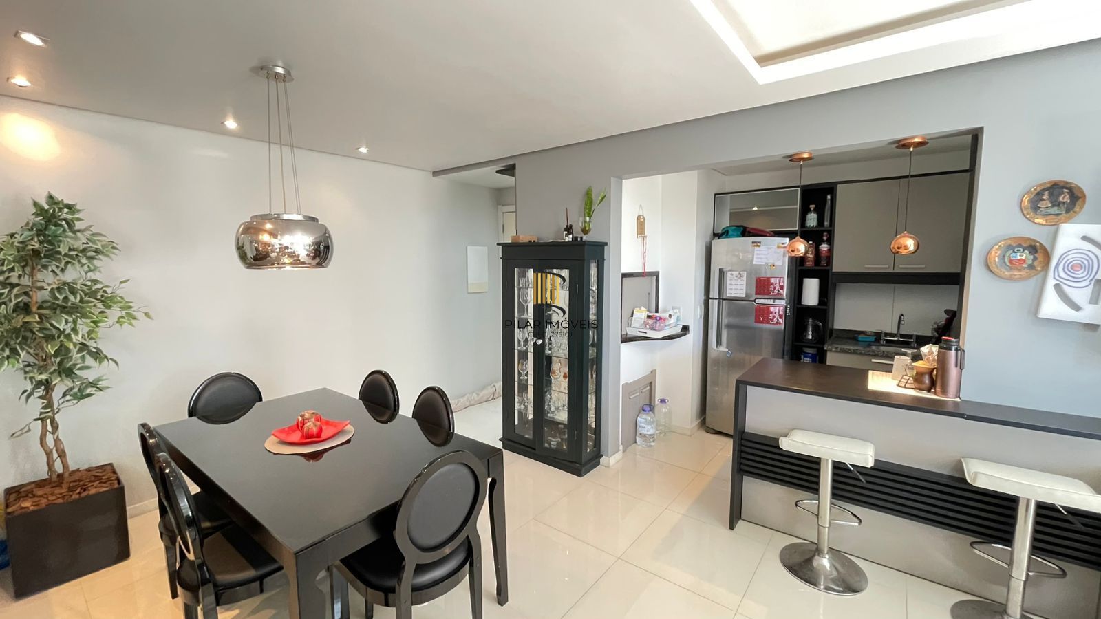 Apartamento mobiliado com sacada e churrasqueira